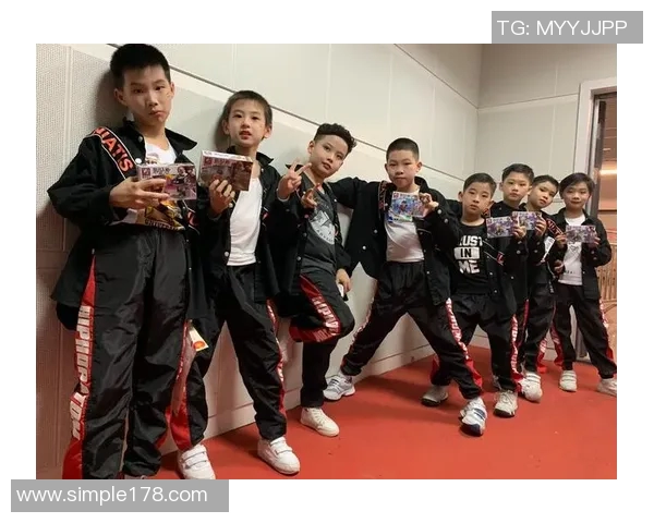 深圳街舞队在世界攀岩锦标赛中的精彩表现与比赛经验深度点评 深圳街舞队在世界攀岩锦标赛中的精彩表现与比赛经验深度点评